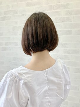 エミュスト(Emuest) 内巻きボブ+ツヤ