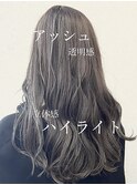 無造作ウェーブ透明感くすみカラーアッシュグレー×ハイライト