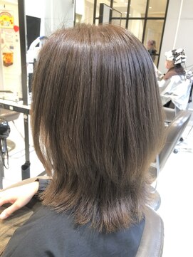 ネオリーブギンザ 銀座店(Neolive GINZA) 人気のくびれスタイル　外ハネミディ　フォギーベージュ