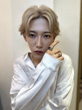 ロンドアベニール 北千住(Lond avenir) フェザーショートカットパーマハイトーンショート