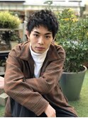 ツーブロックアップバングショートカール刈り上げセンターパート