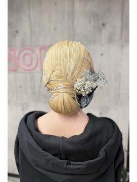 ノーン(NONE) タイトシニヨン