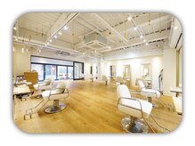 ネウィ 京橋(newi)の雰囲気（【開放的な空間】広々として気持ちの良い空間◎）