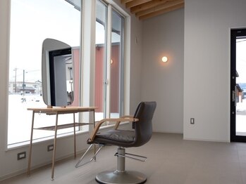 きいろとみどりとニワ(きいろとみどりとniwa)の写真/お客様を綺麗にするのはもちろん、なんだか落ち着く、暖かい場所。四季を感じる癒しの空間をご提供。