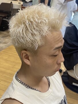 マキシム ナカイ(MAXIM NAKAI) メンズブロンドブリーチスパイキーショート刈り上げアップバング