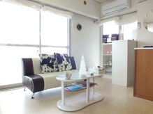 落ち着きのある待合。喫茶店並に種類豊富なドリンクを楽しめる☆