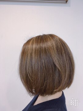 ラズープリット 白髪ぼかしハイライトボブ