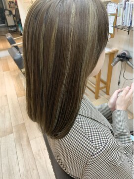 オーシャン(Ocean) [OCEAN Hair&Life藤原純] 大きめハイライトのデザインカラー☆