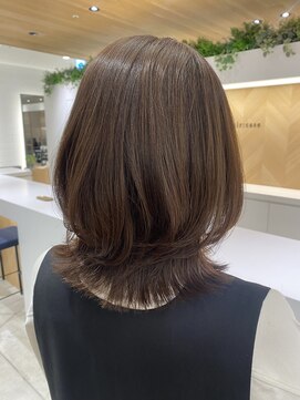 ステア ケース(stair case) 韓国伸ばしかけくびれヘア外ハネ内巻きボブミディアムレイヤー