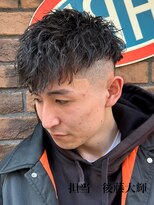 ムア(MUA) 前下がり ツイストパーマ スキンフェード