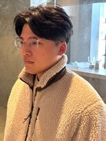 ステラ(STELLA)&nbsp;ナチュラルパーマ センターパート ダウンパーマ ツーブロック