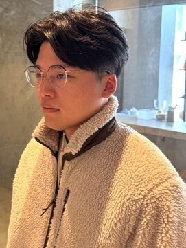 ステラ(STELLA) ナチュラルパーマ センターパート ダウンパーマ ツーブロック