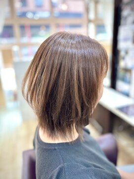 トレセッテ(tre sette) リタッチカラーとリタッチ縮毛矯正/外ハネミディアムスタイル