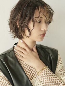 ミリア(MILIA) 大人可愛い30代40代50代小顔ウルフレイヤーインナーカラーボブ