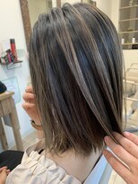 イロハ(iroh)&nbsp;白髪ぼかしハイライト/デザインカラー/シャドールーツ