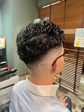 スタンドバーバー 柏(STAND BARBER) MEN’S HAIR/ブルーブラック/フェザーパーマ/ 柏