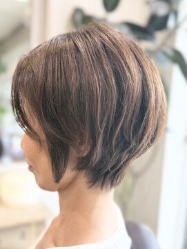 プラウドヘアー(Proud hair) くびれ丸みショート