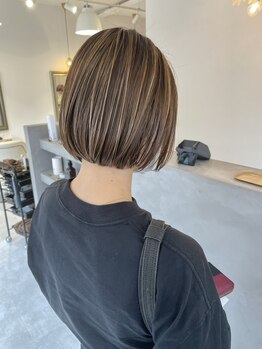 LILY【リリー】【10月1日NEW OPEN（予定）】の写真/明るく自然に色味を楽しむグレイカラー＊ダメージを最小限に抑えた施術でおしゃれに◎