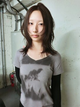 ノラ シブヤ(NORA) ★ハッシュカットシャギーレイヤー茶髪ミディアムウルフレイヤー