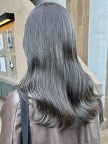 サク(Sac.)&nbsp;ブリーチなし赤み消しミルクティーアッシュ　恵比寿　栃木優佑