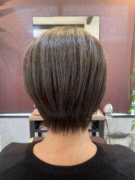 ヴィアンカ(Vianca) 大人抜け感ショート×カーキグレージュ