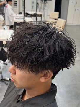 バース バイ ハピネス(BIRTH by happiness) ツイストスパイラル刈り上げメンズパーマ