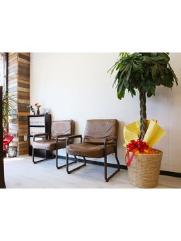 ゆったりとした落ち着いた雰囲気の店内で、心も身体も癒される。上質空間で大人のサロンタイムを…。