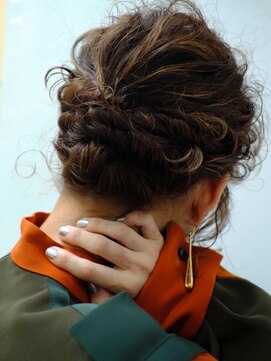 ウツワ(utuwa) 【utuwa】 カーリーヘア×簡単アレンジ