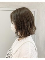 ヨーク(YOKE)&nbsp;YOKE グレーベージュ 切りっぱなしボブ 大人かわいい