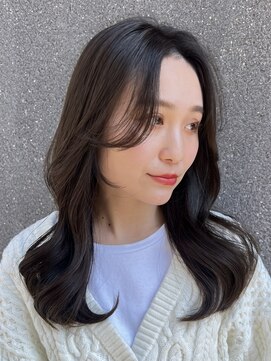 ティア(Tia.) (韓国風/くびれヘア/縮毛矯正/前髪/サイドバング/小顔)