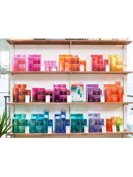 『トリートメントコンテスト受賞』の実績!髪の内部から補修し,女性の髪を圧倒的に美しくするTRを取り揃え◎