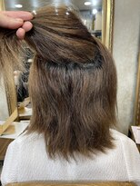 アンフィユヌキャトル(AnFye une Qatll) ブリーチ毛の方を高難易度縮毛矯正で艶髪に変身