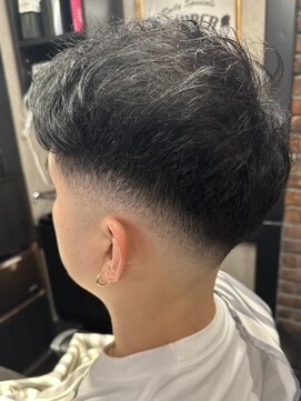 ブロートーキョー(BroTokyo) MEN'Sアッシュブラックショートサイドパートミドルフェード