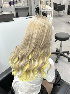 シェイロ(Cielro) ハイトーンベージュ×黄色インナーカラー