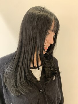 バズ(BUZZ) 顔まわりたっぷりレイヤー×ブルーブラック