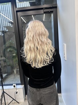 ヴァーディ オモテサンドウ(Vardy omotesando) ホワイトブロンドカラー