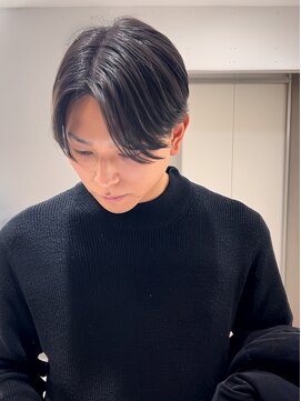 リップス 栄(LIPPS) 前下がりセンターパート