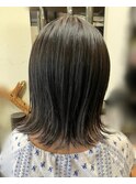 外ハネミディアムショート