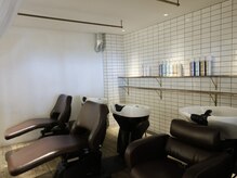 レティ(lety)の雰囲気（半個室リラックス空間のシャンプー台）