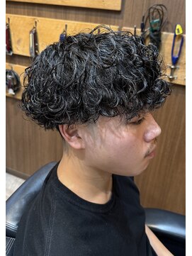 バーバーショップ スバル(BARBERSHOP SUBARU) ＜理容室＞＜バーバー＞波巻きパーマ　　テーパーフェード