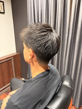 リバティシェアバーバー 銀座(LIBERTY SHARE BARBER) 清潔感×男らしさ。大人の極上ローフェードカット