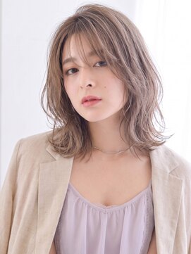 サクラ ビューティー リバージュ(SAKURA  Beauty rivage) 透明感グレージュのアンニュイロブ｜外ハネウェーブでこなれ感を