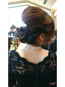 シャンパトラ(SCHON PATRA) シニオン風ツイストアップ