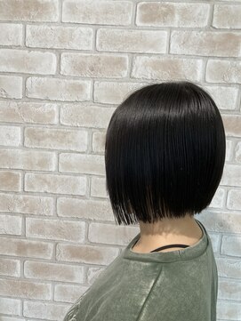 アヌエ(Anue) パツっとボブスタイル