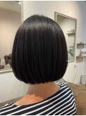 ラインを揃えた切りっぱなしボブ