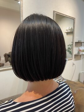 グランツ(hair salon Glanz) ラインを揃えた切りっぱなしボブ