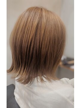 クマプラス(KUMA+) 外ハネぱっつんボブ