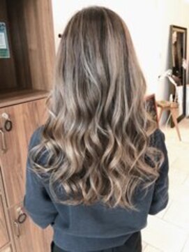 クティエ(Cuthie) 白髪ぼかしカラー