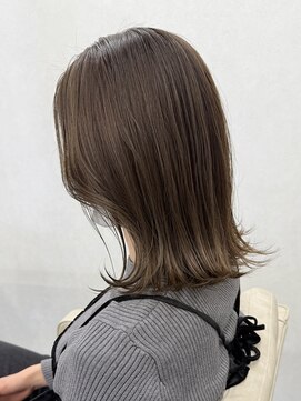 エルヘアメゾン(el. hair maison) ミディアムぱつっとスタイル☆明るめオリーブベージュ