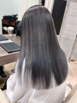 アウラ(AURA)&nbsp;盛岡ブリーチカラーミディアムレイヤーカットミルクティーカラー